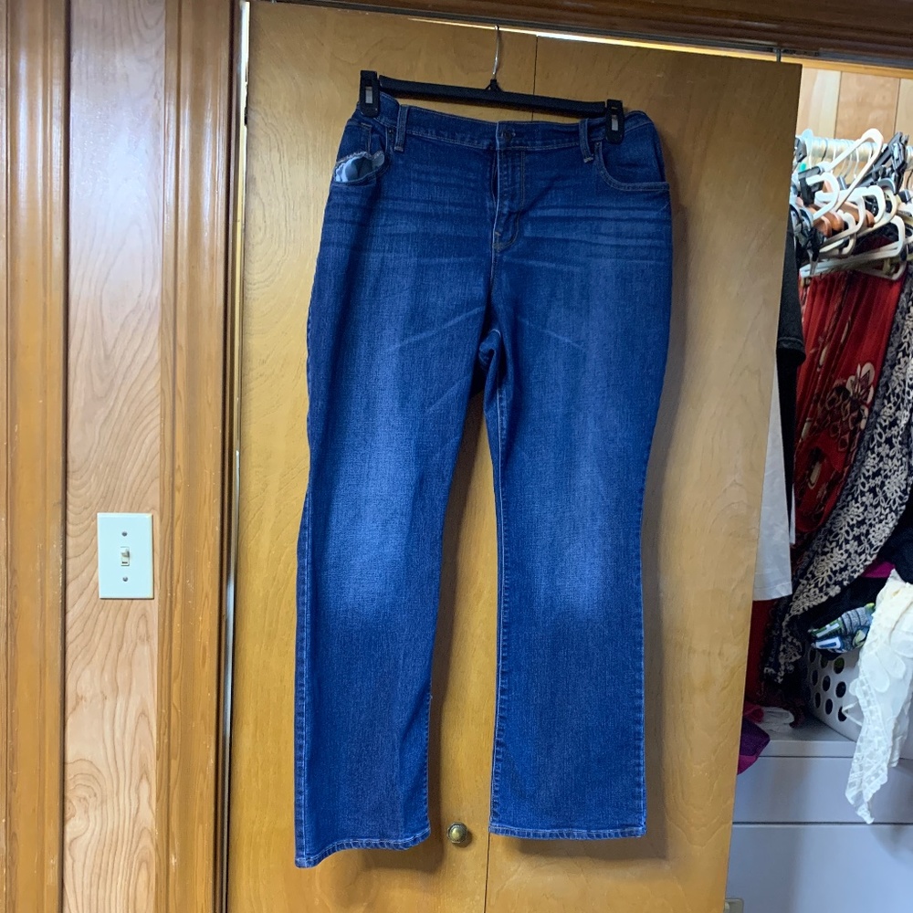 Boot cut mid rise